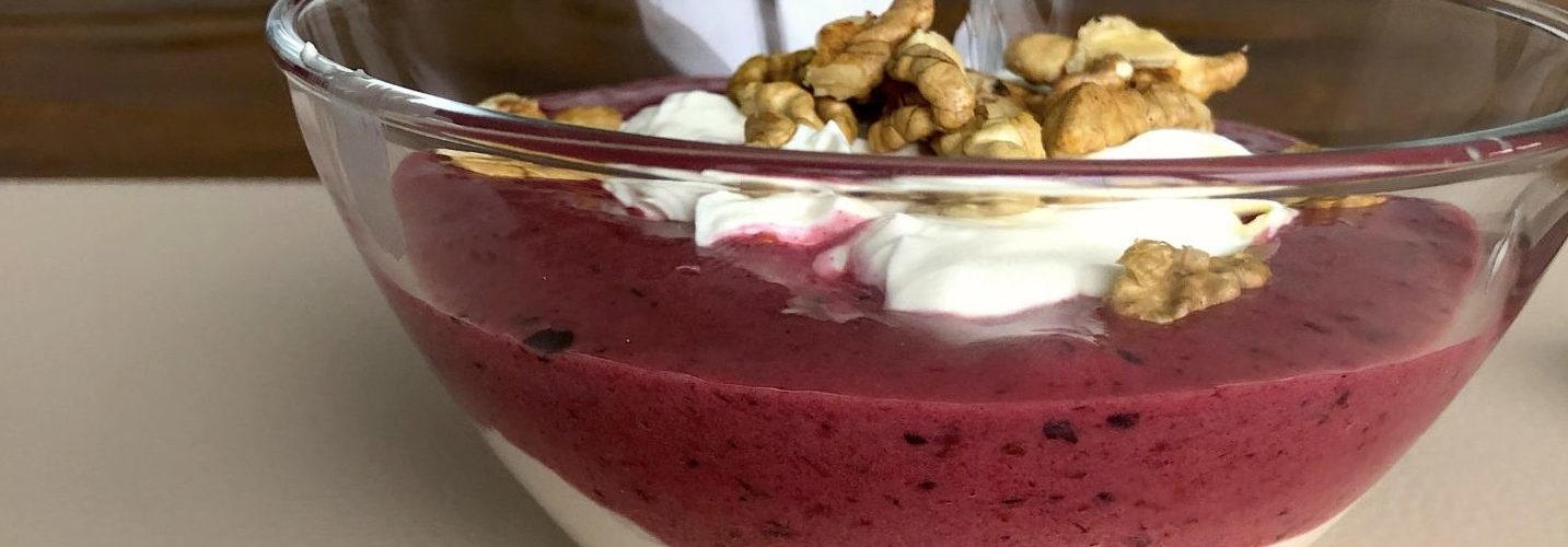 Beeren SmoothieBowl mit Quark Caro Hartenstein